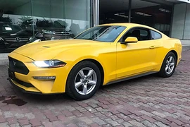 Cận cảnh Ford Mustang 2018 giá hơn 2 tỷ đồng tại Hà Nội