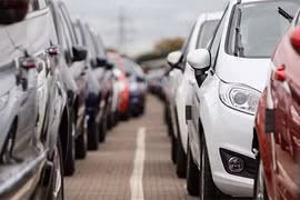 Hơn 1.300 xe ôtô nhập khẩu về Việt Nam trong 1 tuần