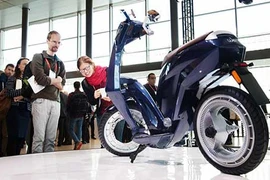 Xe ga chạy điện Ujet thông minh "biến hình" cực đỉnh 