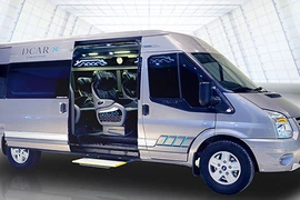 "Xế hộp" Minivan Ford Transit siêu sang giá 1,24 tỷ tại VN