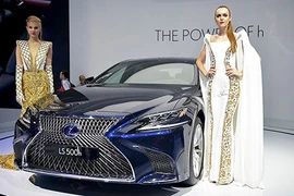 “Soi” xế sang hybrid tiền tỷ Lexus LS500h tại Việt Nam