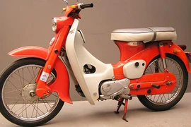 Xe máy Honda Cub hơn 50 tuổi “mới cứng” tại Sài Gòn