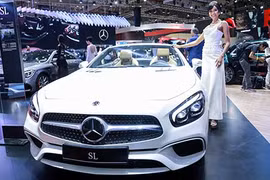 Hoa hậu H’Hen Niê đọ dáng cùng dàn xe sang Mercedes-Benz