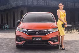 Tóc Tiên "sang chảnh" đọ dáng Honda Jazz 539 triệu đồng
