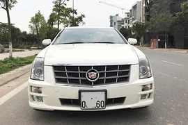 Xe sang Cadillac STS dùng chán bán gần 1 tỷ đồng tại Hà Nội
