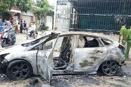Xe Ford Focus biển Hà Nội cháy trơ khung tại Thanh Hoá