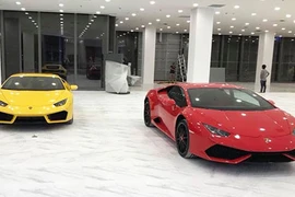 Lamborghini và Bentley tiền tỷ "show hàng" tại Landmark 81 