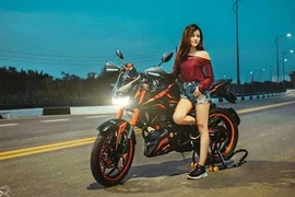 Chân dài Việt so dáng Yamaha FZ150i độ Kawasaki Z1000