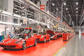 Nhân viên Ferrari "đừng mơ" được mua siêu xe chính hãng