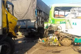 Đâm xe liên hoàn trên Quốc lộ 1, 7 người nhập viện 