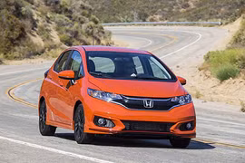 Honda Jazz 2019 giá 389 triệu đồng "đấu" Toyota Yaris