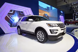 Dân chờ thuế giảm, thị trường ôtô Việt Nam tụt dốc