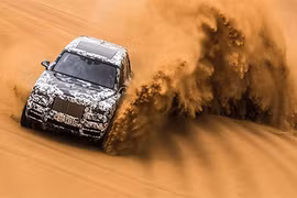 SUV siêu sang Rolls-Royce Cullinan "quẩy" tại đồi cát Trung Đông