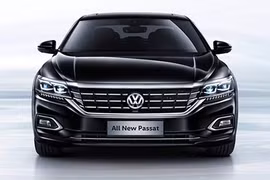 Volkswagen Passat mới giá 761 triệu đồng "đấu" Toyota Camry 