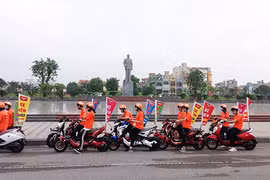 Hàng chục xe điện Anbico diễu hành tại Hưng Yên