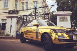 Xe Range Rover "mạ vàng" trước dinh thự công tử Bạc Liêu
