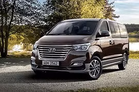 Hyundai Starex 2018 giá 440 triệu đồng "đấu" Kia Sedona