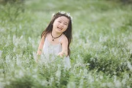 Cô bé 5 tuổi hóa thiên thần đốn tim dân mạng