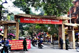 Đến 5 phiên chợ để tận hưởng rõ ràng nhất không khí Tết Hà thành