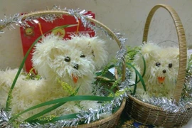 Nghề tay trái hái ra tiền mùa Trung thu của “gã thợ xăm“