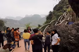 Công trình “khủng” không phép ở Tràng An “tạm dừng đón khách”