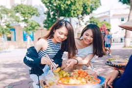 Tài sắc đáng ngưỡng mộ của cặp chị em song sinh Nghệ An