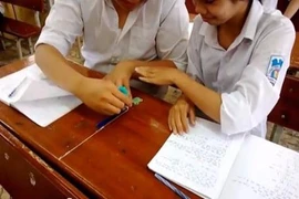 "Sấp mặt” vì những nội quy độc - lạ của các trường THPT Việt 