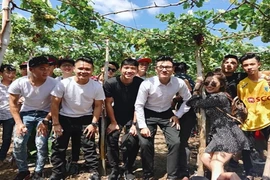 Phản ứng dễ thương của dàn sao U23 Việt Nam trước hot girl Milan Phạm