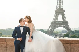 Khoảnh khắc hạnh phúc bên chồng sắp cưới của hot girl fan MU 