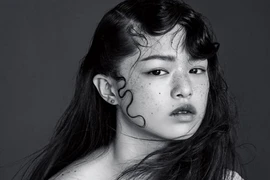 Người mẫu 16 tuổi Hàn Quốc đẹp lạ gây bão mạng 