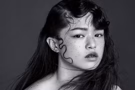 Người mẫu 16 tuổi Hàn Quốc đẹp lạ gây bão mạng 