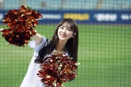 Nữ hoạt náo viên Hàn Quốc xinh đẹp gây bão mạng