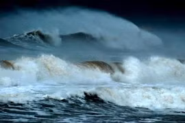 Hơn 2.000 du khách bị kẹt ở đảo Lý Sơn do thời tiết xấu