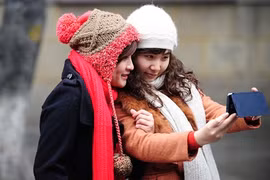 Giới trẻ thích nhất điều gì ở mùa đông Hà Nội chẳng nơi đâu có?