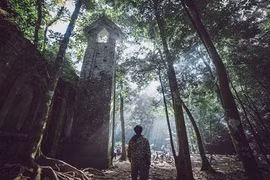 Núi Ba Vì chưa bao giờ thiếu góc "sống ảo" cho giới trẻ