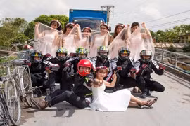 Cặp đôi phượt thủ cưới nhau, đón dâu bằng... xe đạp