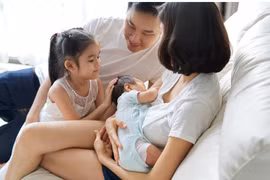 10 bước để con lớn quen với việc có em