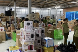 Triệt phá kho hàng giả 1.000m2 chuyên livestreams qua mạng