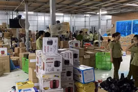 Triệt phá kho hàng giả 1.000m2 chuyên livestreams qua mạng