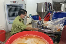 Phát hiện xưởng sản xuất mỹ phẩm có dấu hiệu giả mạo Coco Chanel, Collagen X12 Olive