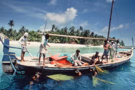 Maldives trông thế nào trước khi 'quả bom du lịch' ập đến