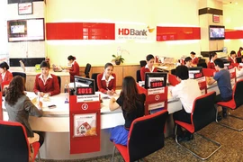 Tổng giám đốc Sovico đã mua hơn 15 triệu cổ phiếu HDBank từ Địa ốc Phú Long?