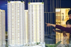 Doanh nghiệp địa ốc vừa làm vừa “hóng” dịch