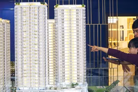 Doanh nghiệp địa ốc vừa làm vừa “hóng” dịch