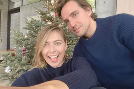 'Bóc giá' nhẫn đính hôn của Sharapova