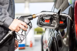 Giá xăng RON95 sắp tiệm cận mốc 17.000 đồng/lít