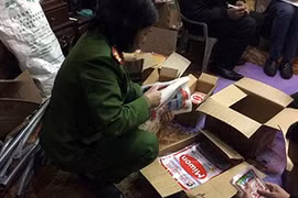 Đôi vợ chồng mua mì chính Trung Quốc đóng gói giả các thương hiệu lớn