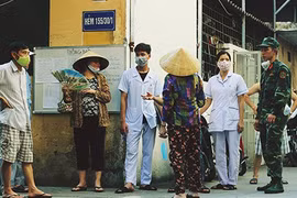 Đi phun chất diệt muỗi, một nữ cán bộ bị đấm rách miệng