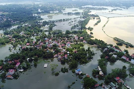 Ngập lụt ở Chương Mỹ: Ám ảnh nước gần chạm nóc nhà dân