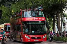 Lần đầu tiên người Hà Nội thích thú trải nghiệm xe buýt 2 tầng